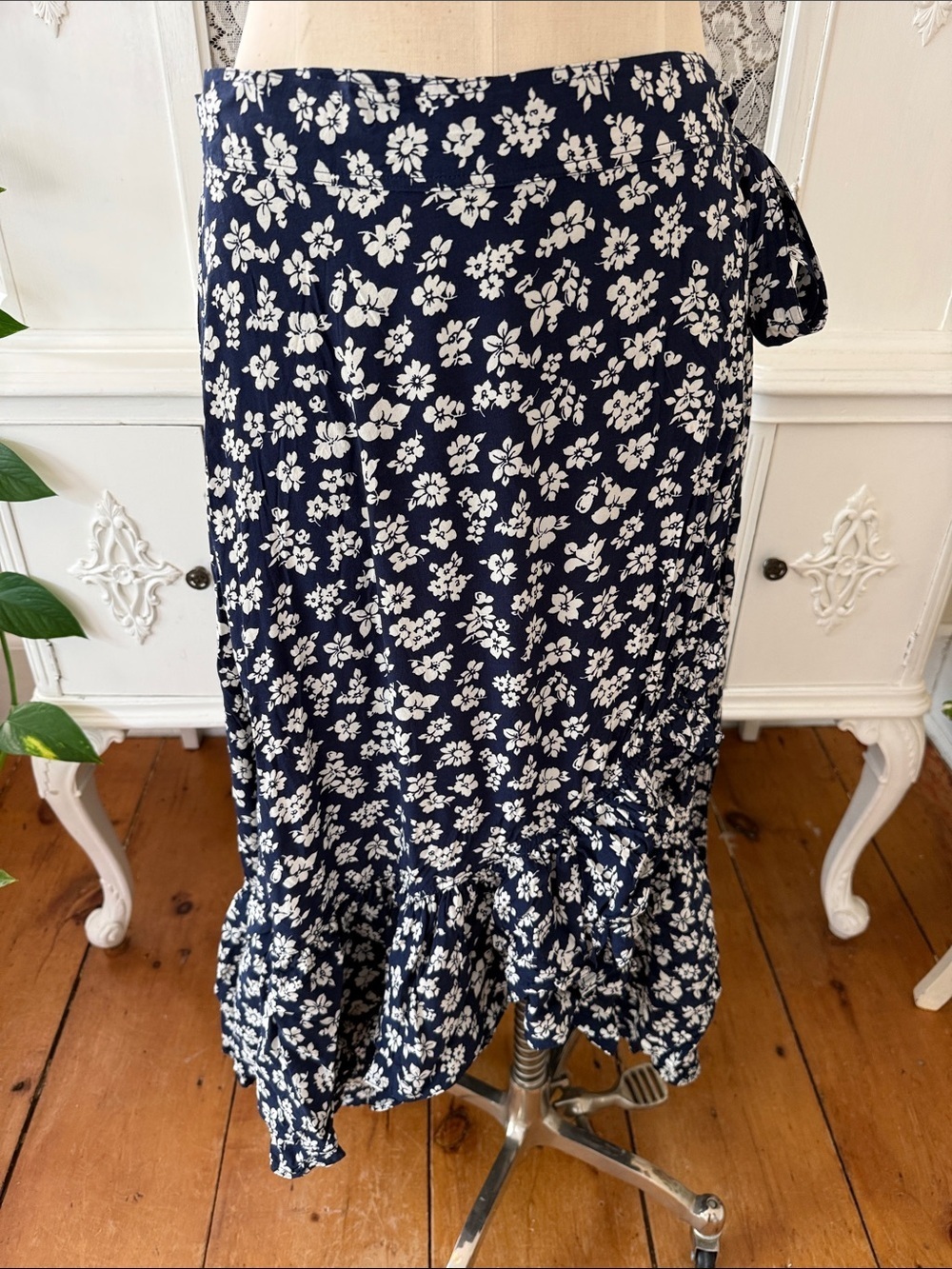 Polo Ralph Lauren Blue and White 
Floral Ruffled Wrap Skirt